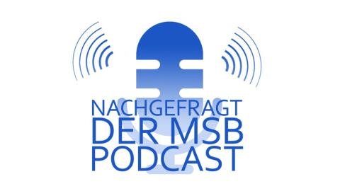 Grafische Darstellung eines Mikrofons, darüber der Schriftzug "Nachgefragt - Der MSB Podcast"